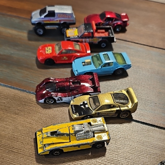 Assorted 1980s Hot Wheels Die-Cast Toy Cars Set - Picture 1 of 9